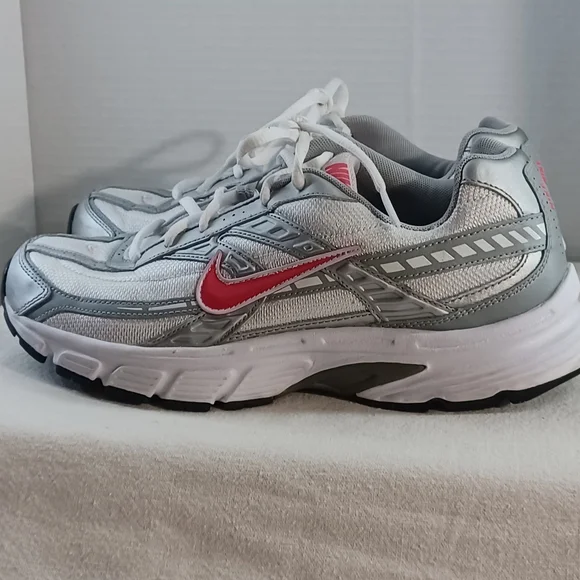 Nike Womens Initiator running shoes, white, metallic silver, and pink. Sz 9 - Picture 6 of 9